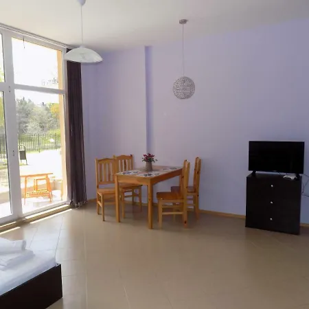 Studio Grand Camelia Apartment
